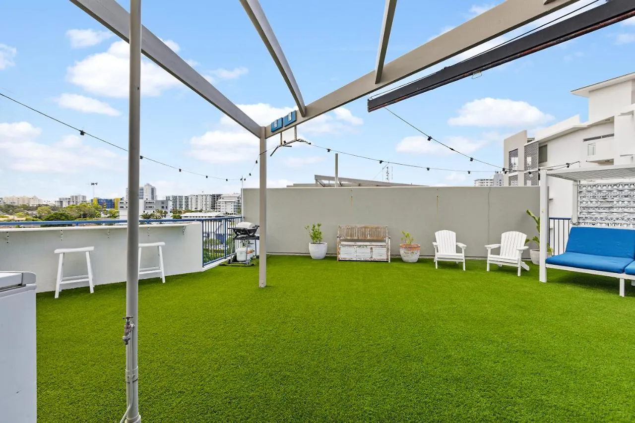 The Penthouse Mooloolaba, Private Luxury Rooftop Living Apartment Mooloolaba